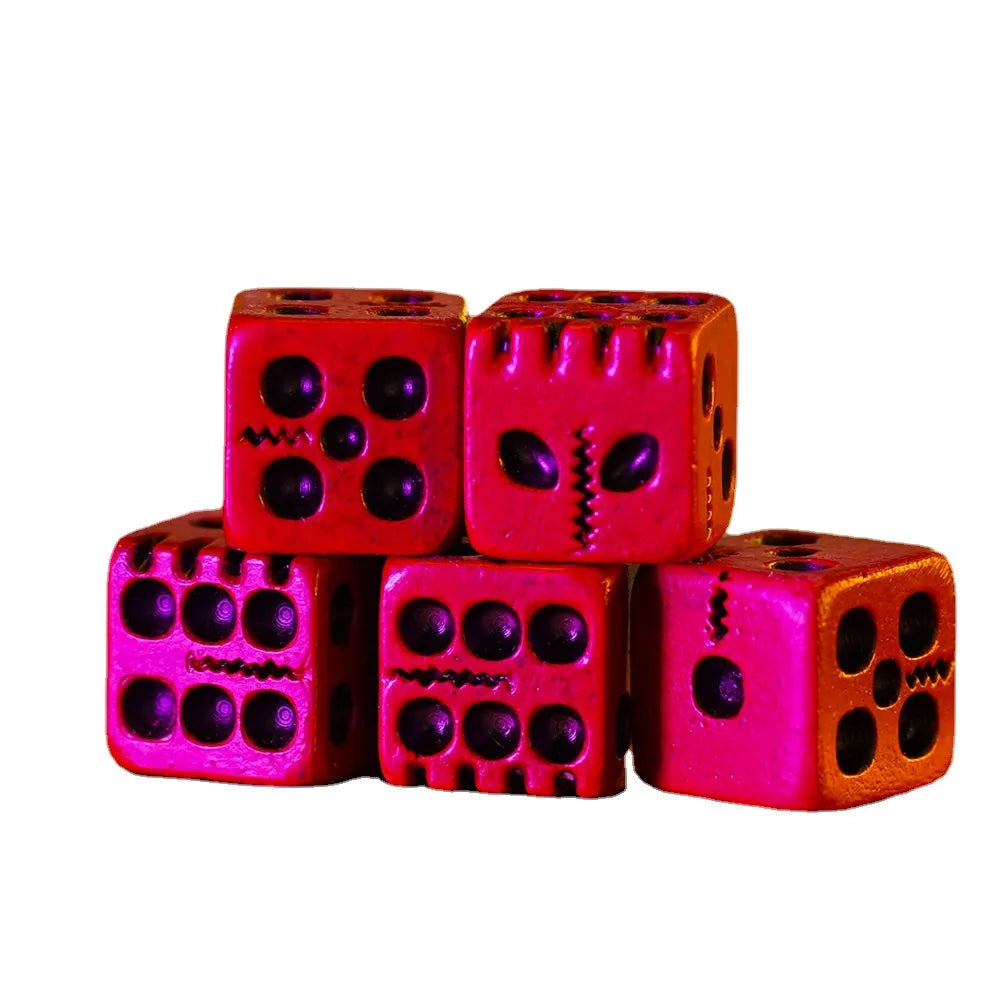 Creative 5pcs 18mm Skull Dice Gold Resin Statue Halloween Board Game Dice Office Desk Decor Toy Halloween Party Decoration
